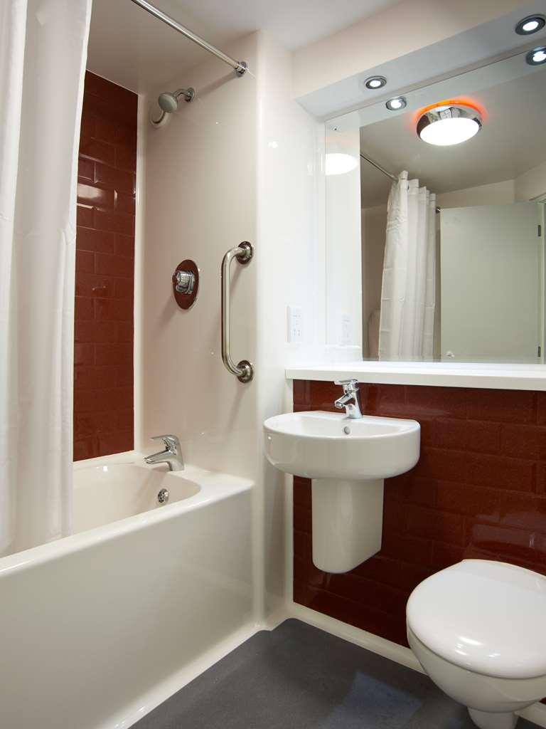 Travelodge London Barking 外观 照片